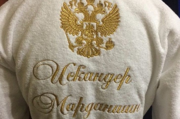 Мужской махровый халат с вышивкой российского герба